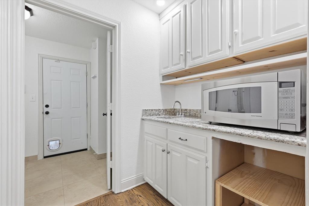 1100 Yorkshire Drive Property Photo 12