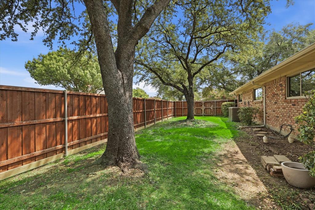 1100 Yorkshire Drive Property Photo 32
