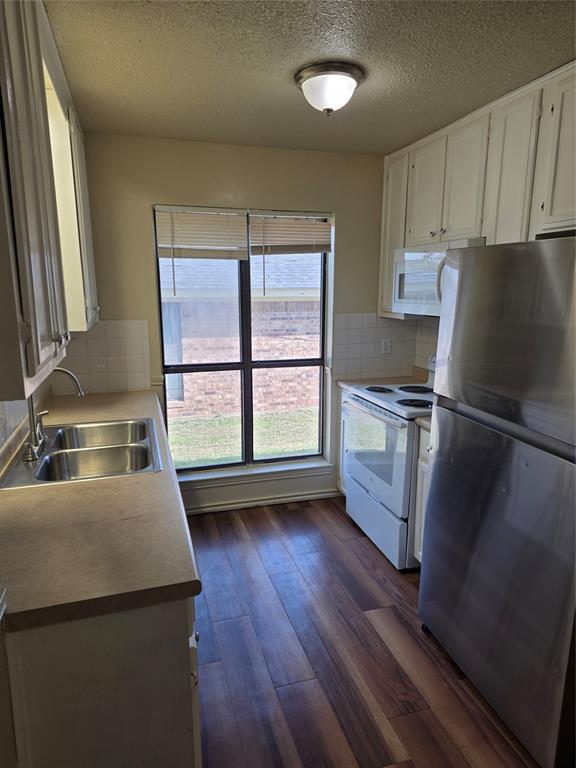 1014 Harbor Lakes Drive Property Photo 3