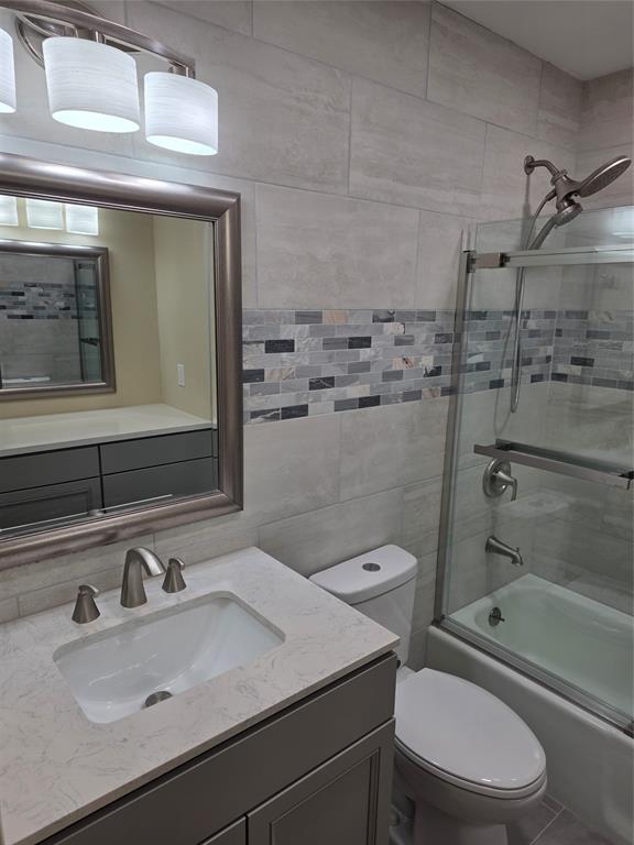1014 Harbor Lakes Drive Property Photo 8