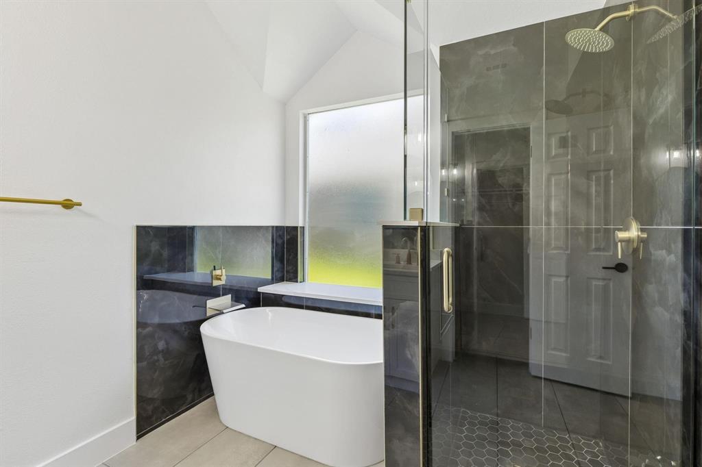 305 Droinwich Circle Property Photo 4