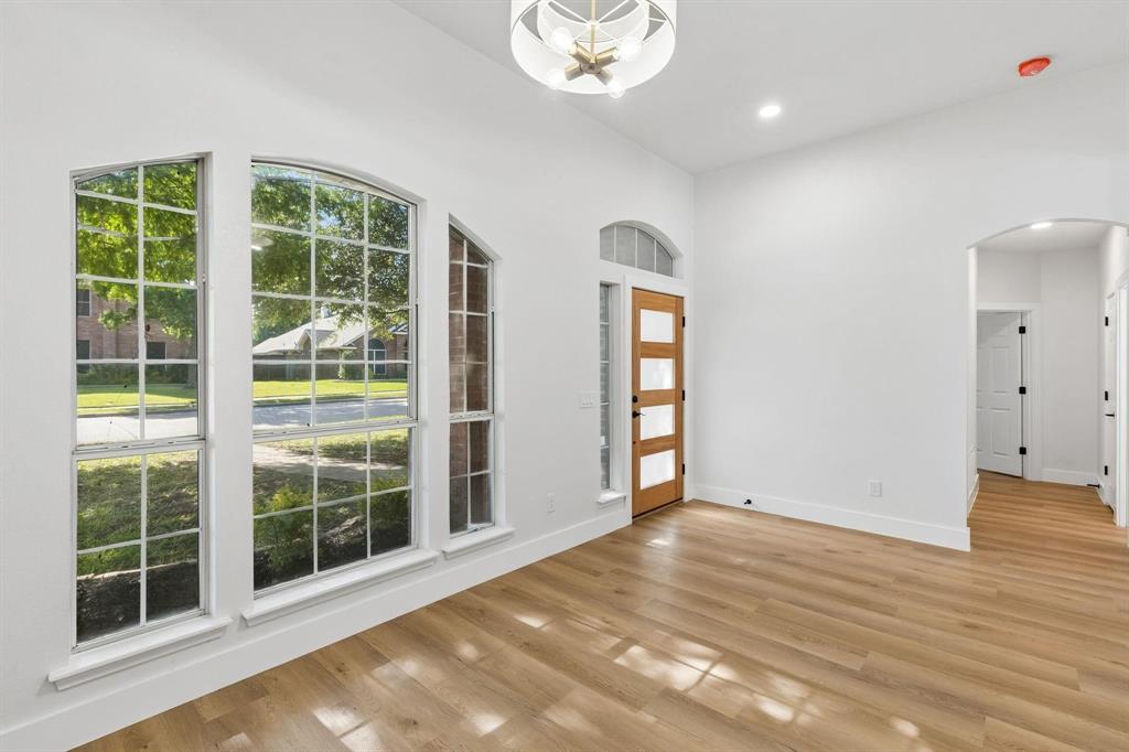 305 Droinwich Circle Property Photo 7