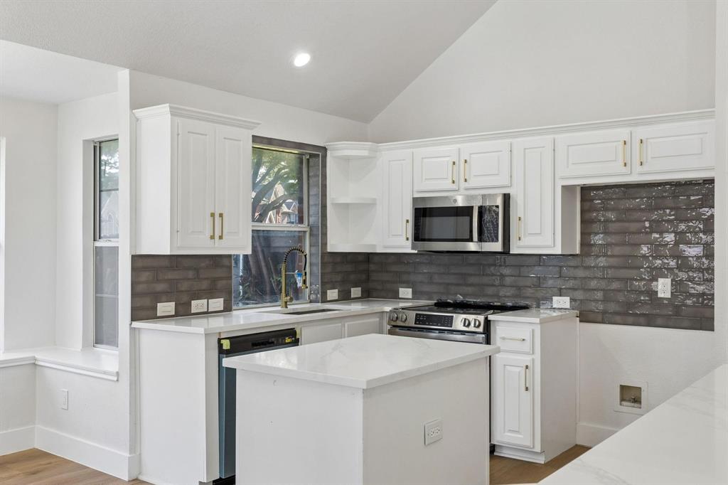 305 Droinwich Circle Property Photo 10