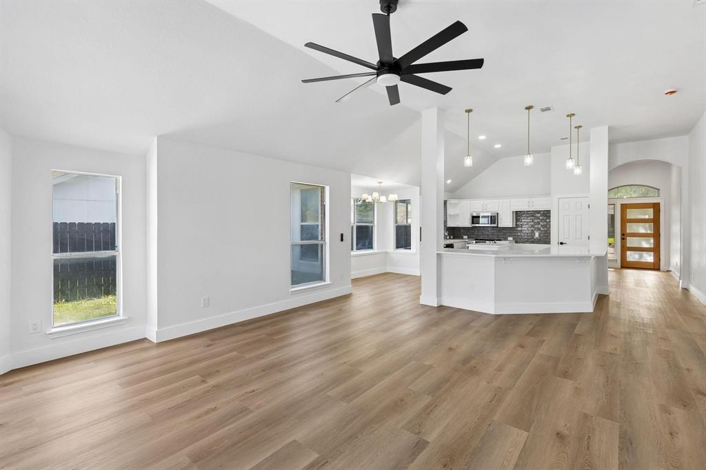 305 Droinwich Circle Property Photo 14