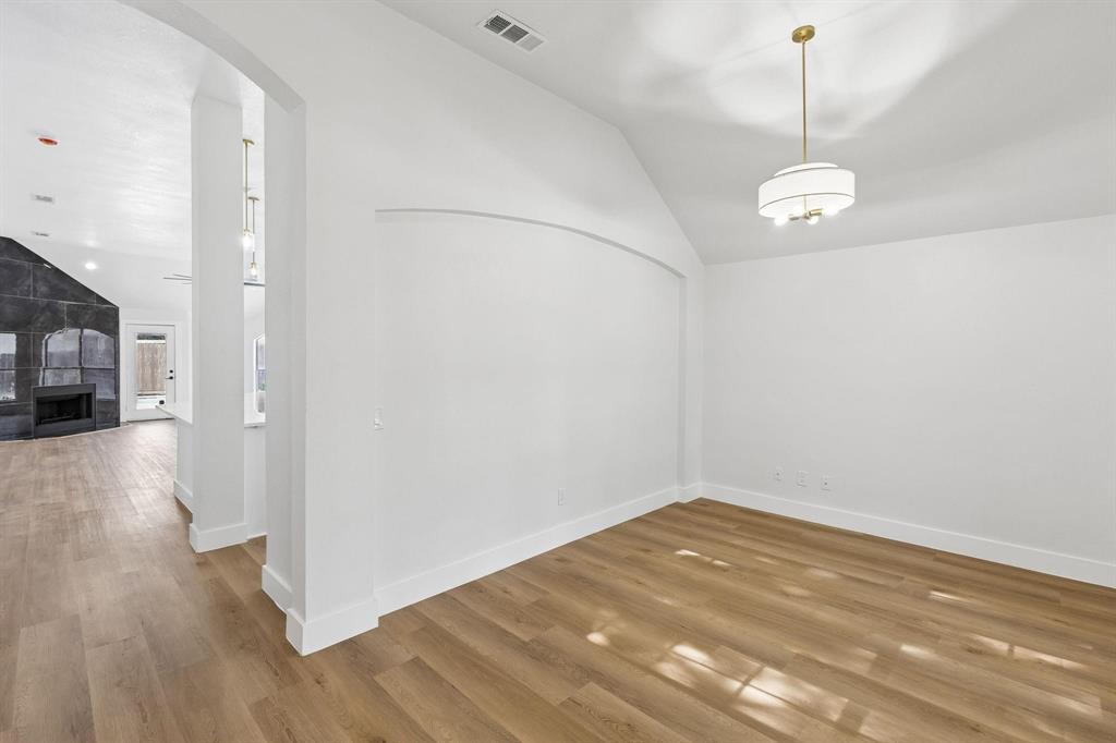 305 Droinwich Circle Property Photo 15