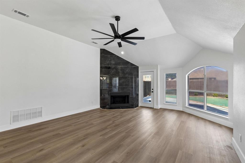 305 Droinwich Circle Property Photo 16