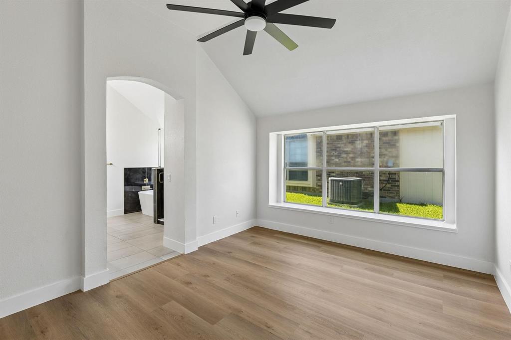 305 Droinwich Circle Property Photo 18