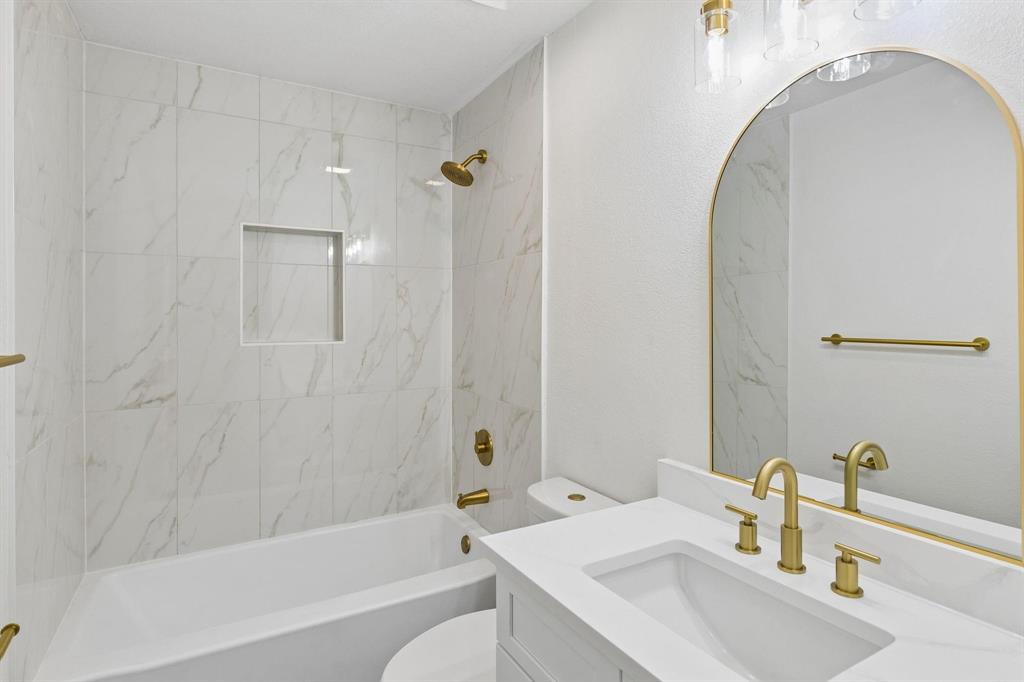 305 Droinwich Circle Property Photo 23