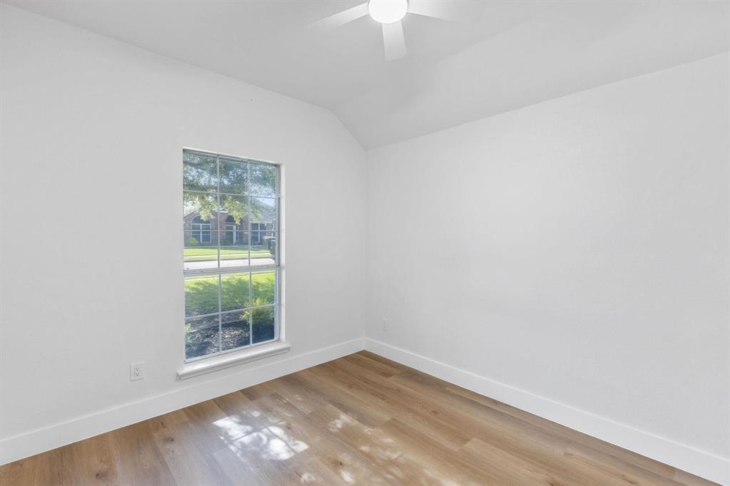 305 Droinwich Circle Property Photo 24