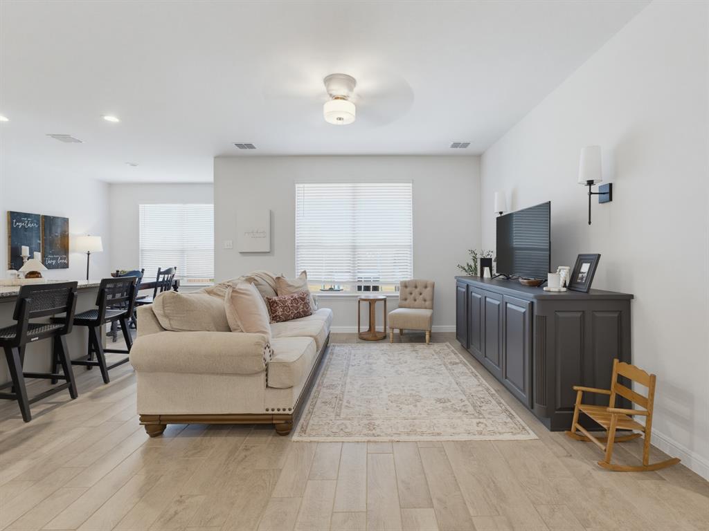 156 Waterbend Cove Property Photo 4