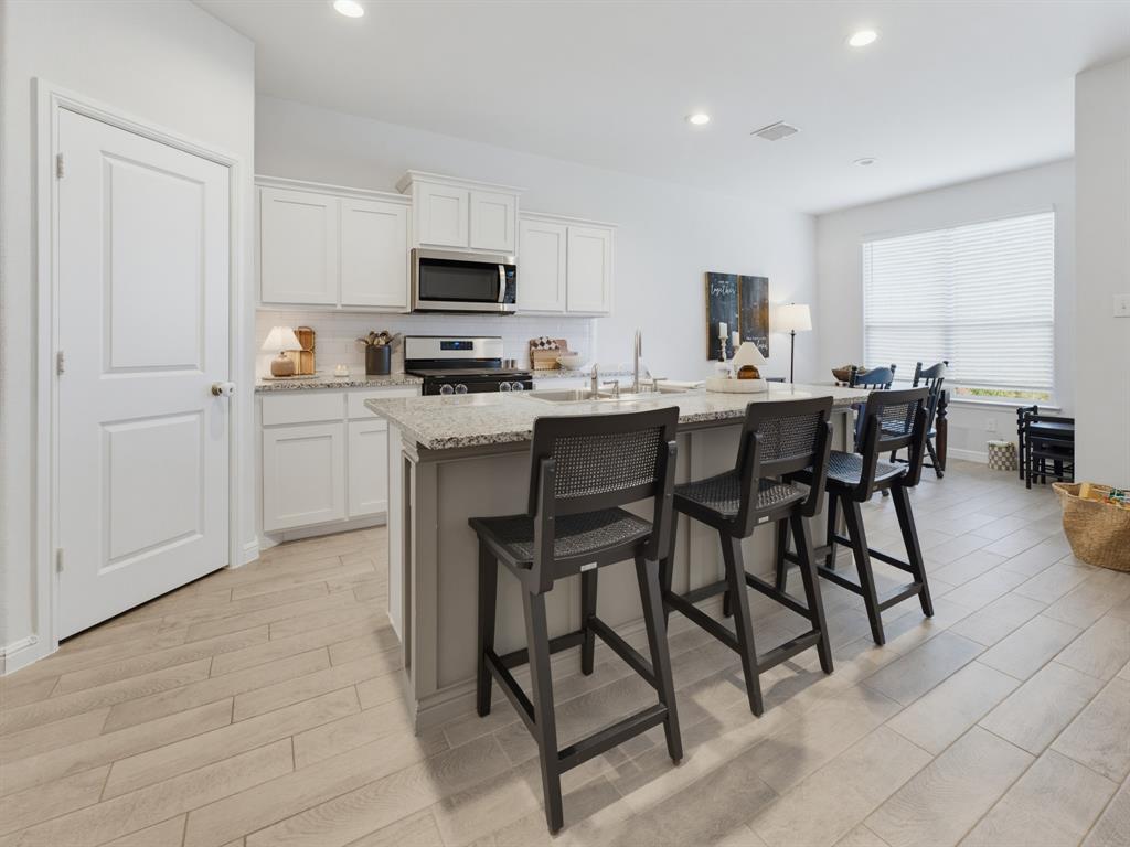 156 Waterbend Cove Property Photo 6