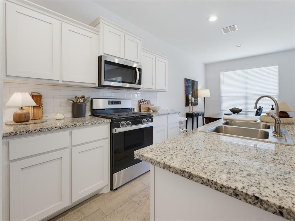 156 Waterbend Cove Property Photo 8