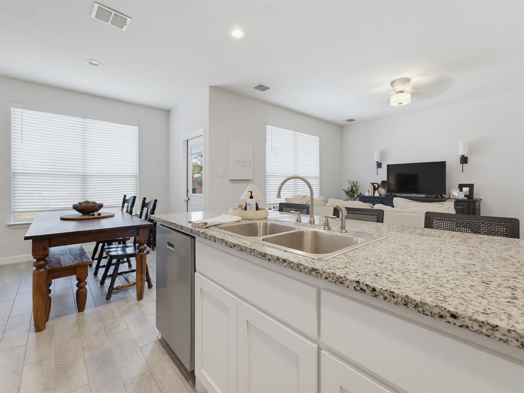 156 Waterbend Cove Property Photo 9
