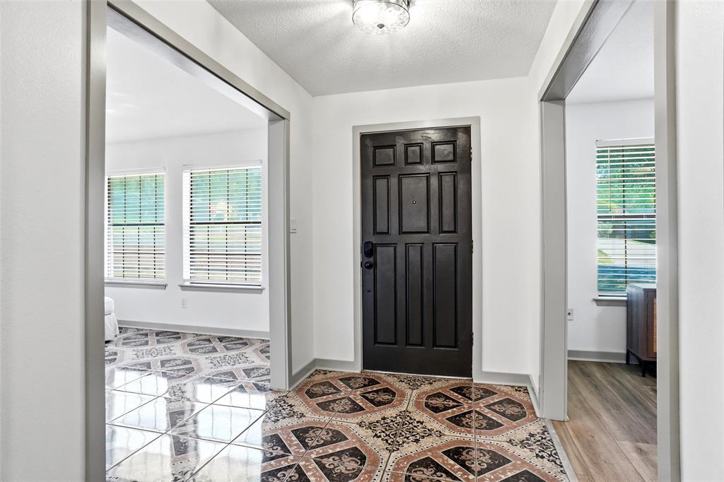7800 Skylake Drive Property Photo 3