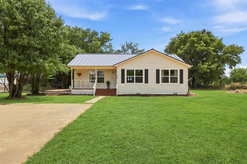 304 Primrose Lane Property Photo 1