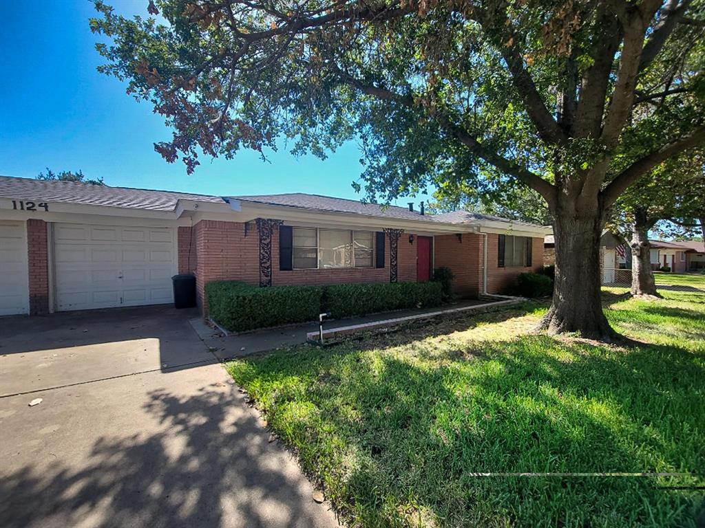 1124 Harrison Lane Property Photo 1
