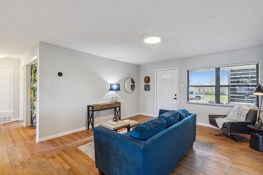 10811 Mandalay Drive Property Photo 7