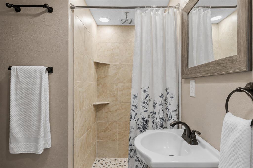 2504 Hackberry Place Property Photo 11