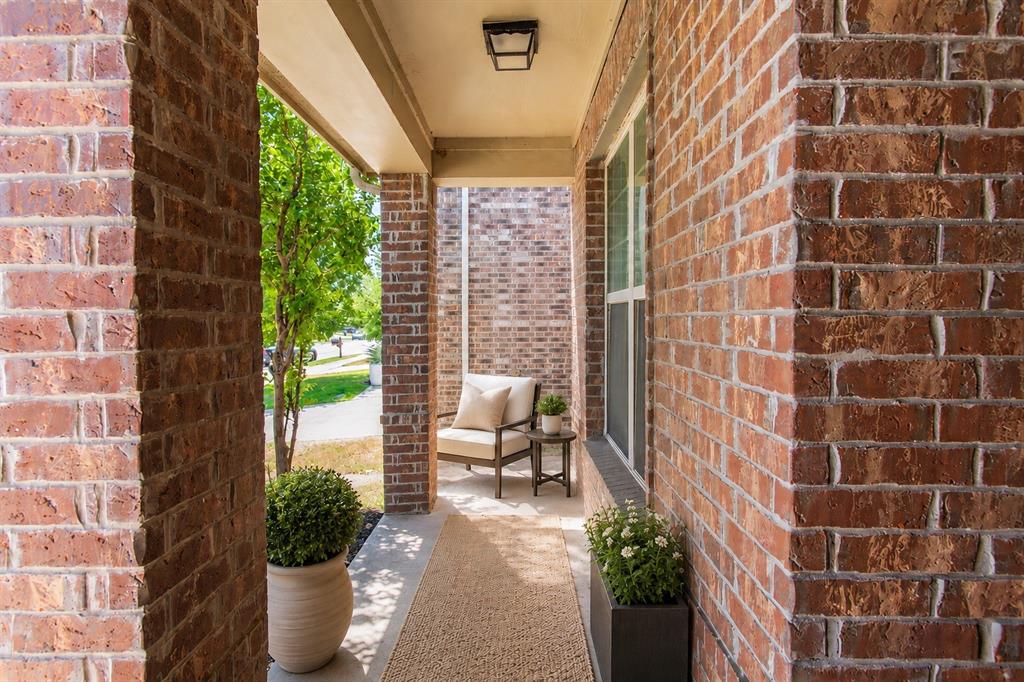 812 Goldenmist Drive Property Photo 3