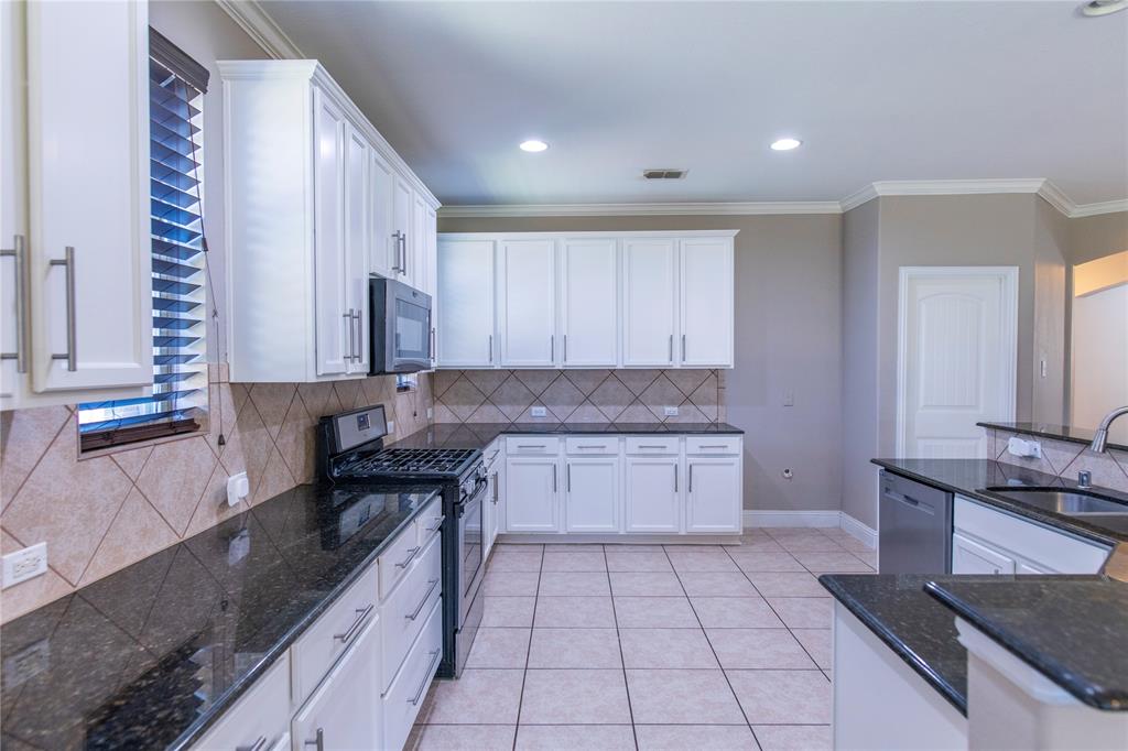 812 Goldenmist Drive Property Photo 10