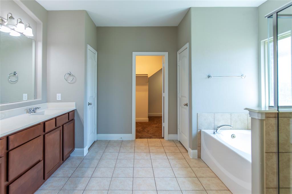 812 Goldenmist Drive Property Photo 25