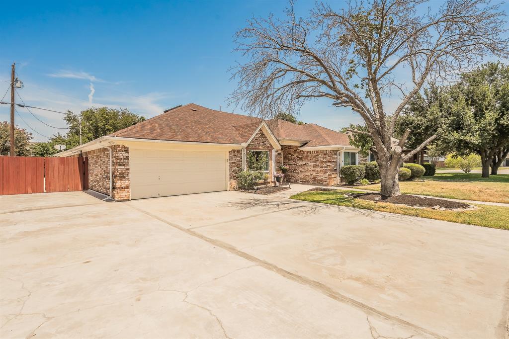 8429 Stephanie Drive Property Photo 2