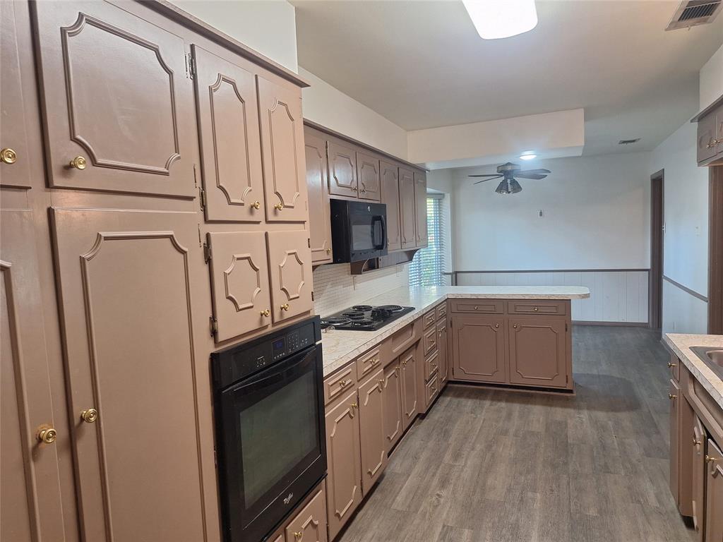 906 Sharpshire Street Property Photo 7