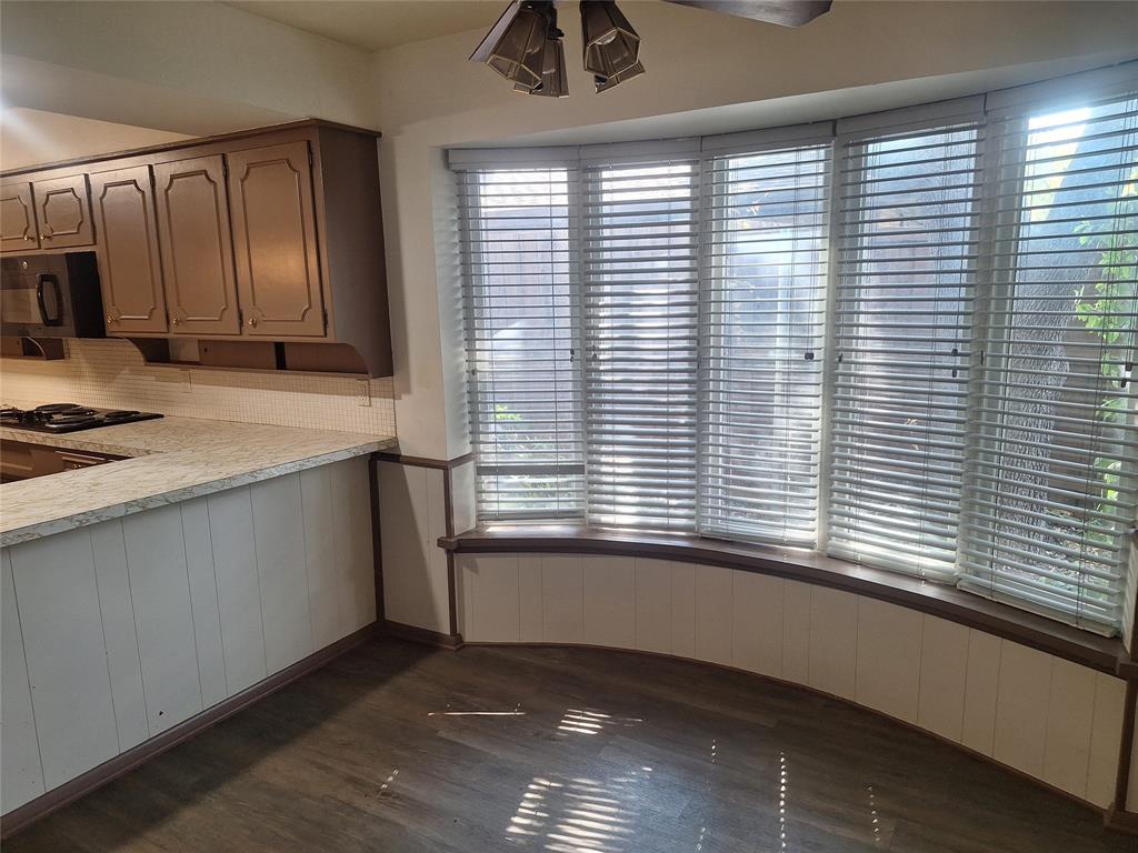 906 Sharpshire Street Property Photo 10