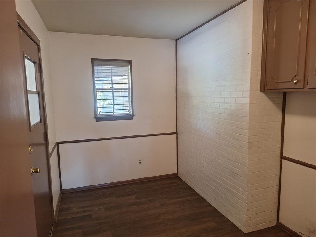 906 Sharpshire Street Property Photo 11