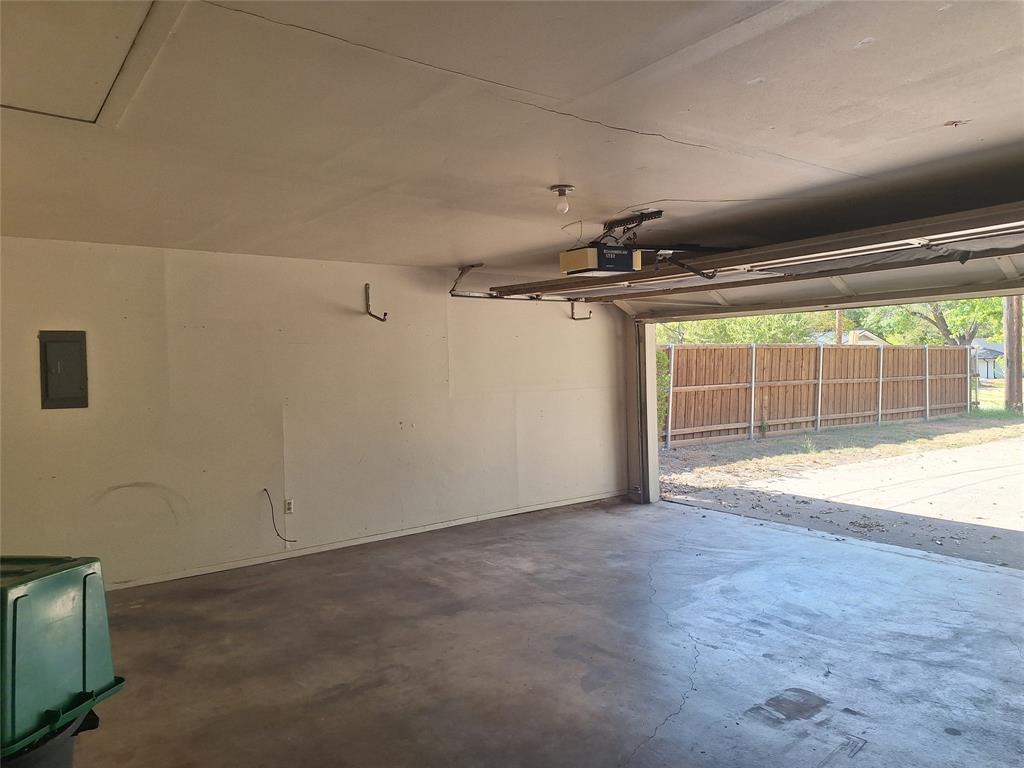 906 Sharpshire Street Property Photo 13