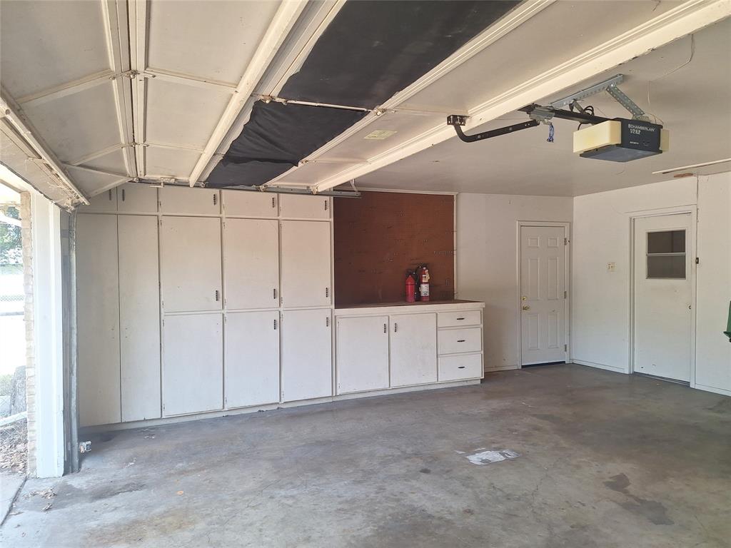 906 Sharpshire Street Property Photo 14