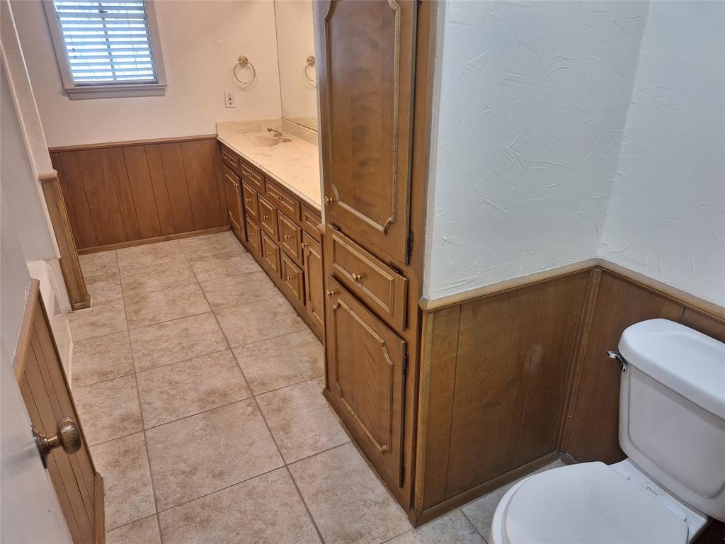 906 Sharpshire Street Property Photo 24