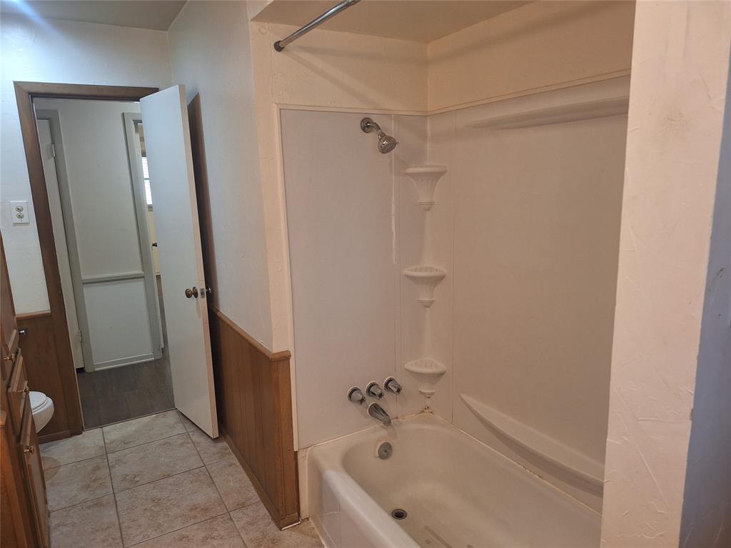 906 Sharpshire Street Property Photo 27