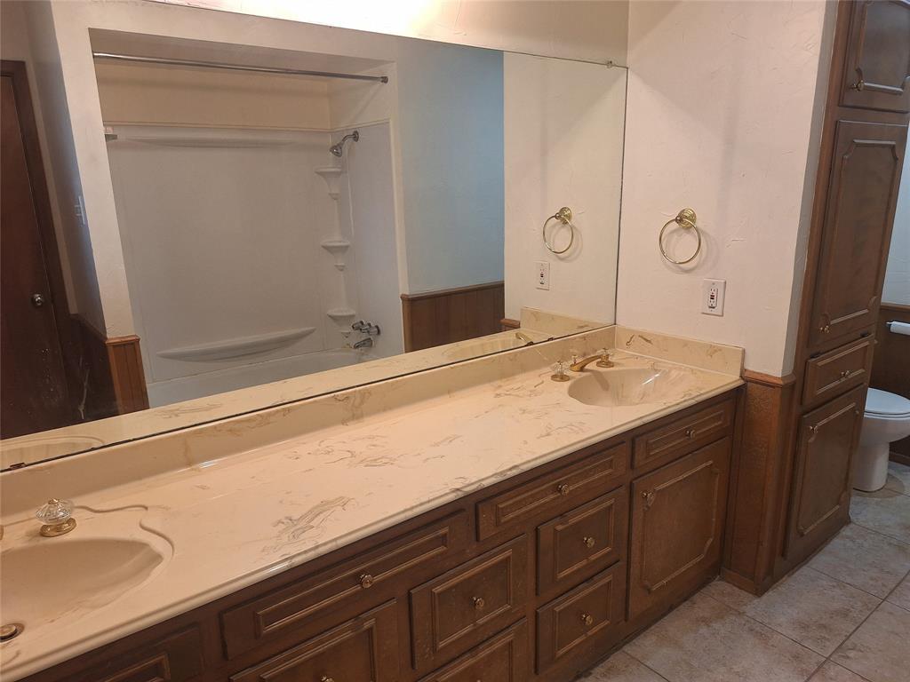 906 Sharpshire Street Property Photo 28