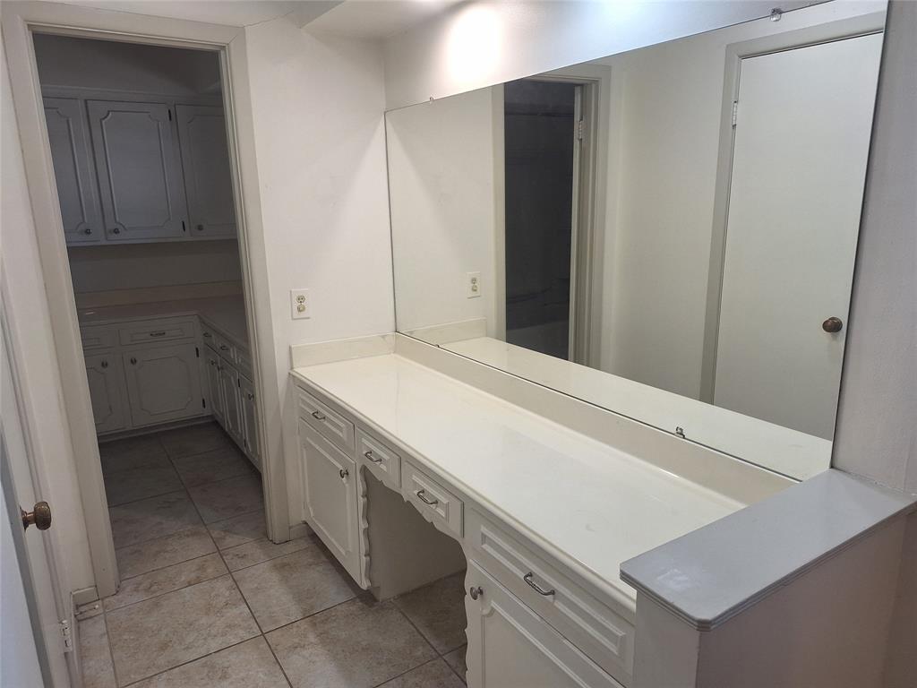 906 Sharpshire Street Property Photo 32