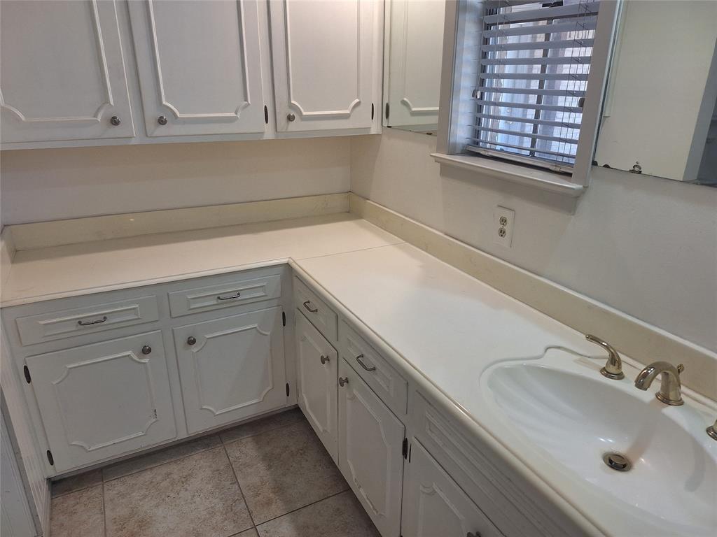 906 Sharpshire Street Property Photo 33