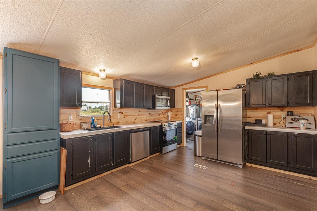 1214 County Road 4752 Property Photo 5
