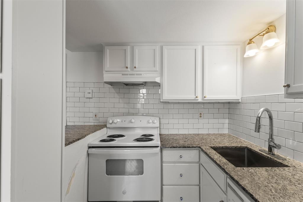 7801 Royal Lane Property Photo 6