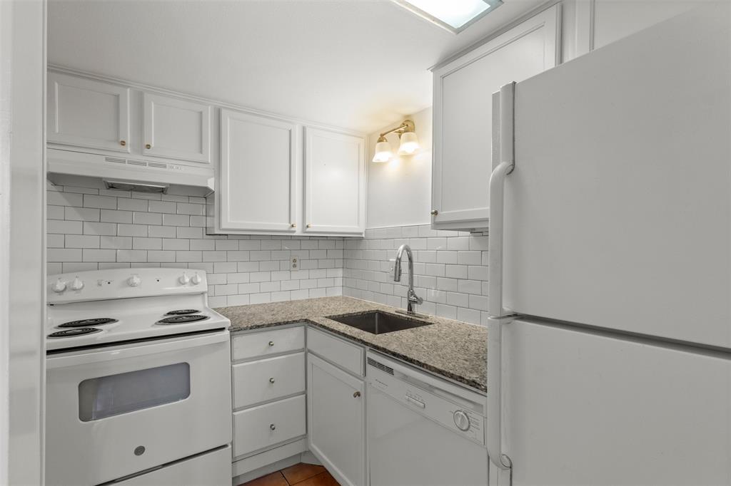 7801 Royal Lane Property Photo 7