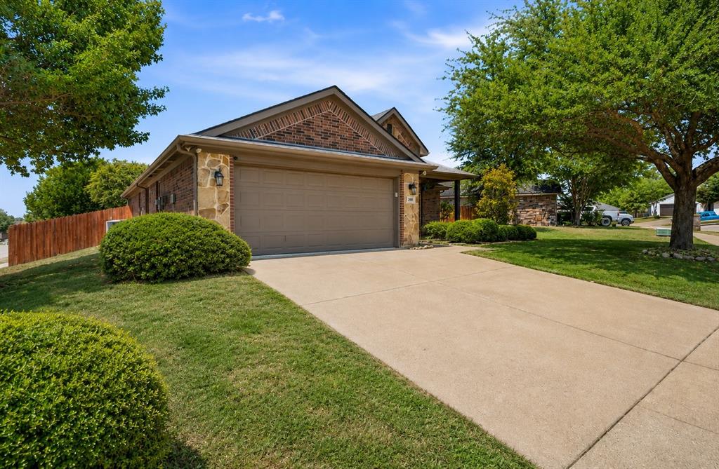 200 Jacinth Lane Property Photo 3
