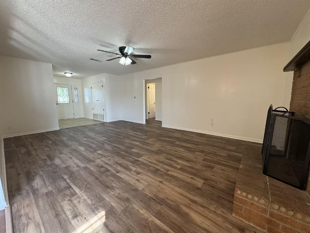 208 Prairie Wind Boulevard Property Photo 3
