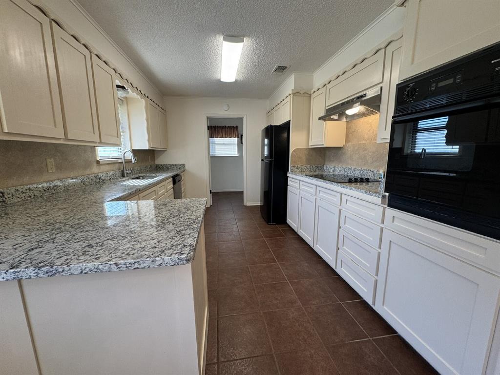 208 Prairie Wind Boulevard Property Photo 5