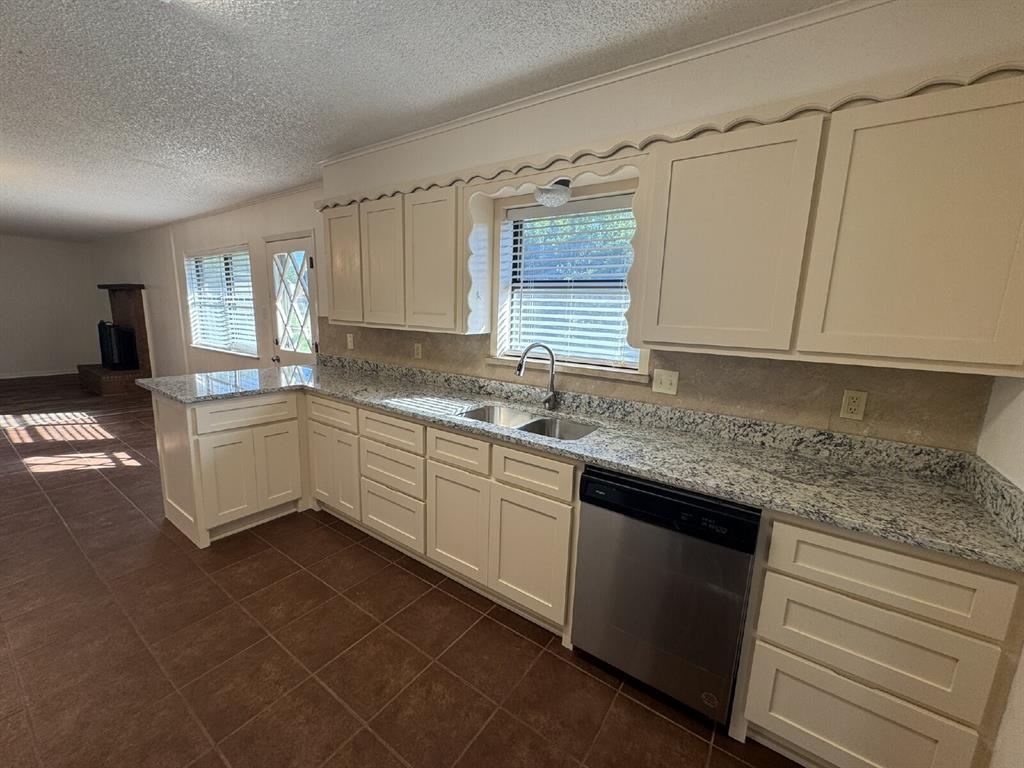 208 Prairie Wind Boulevard Property Photo 6