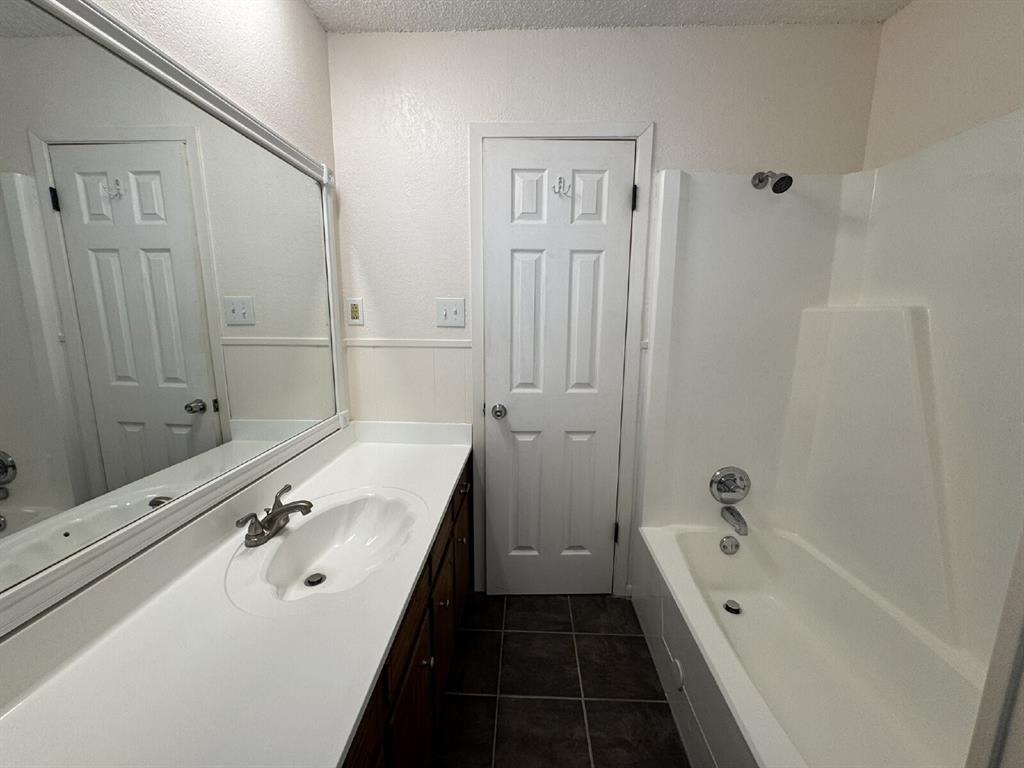208 Prairie Wind Boulevard Property Photo 12