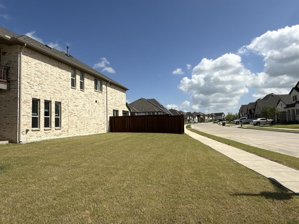 2311 Albion Way Property Photo 4