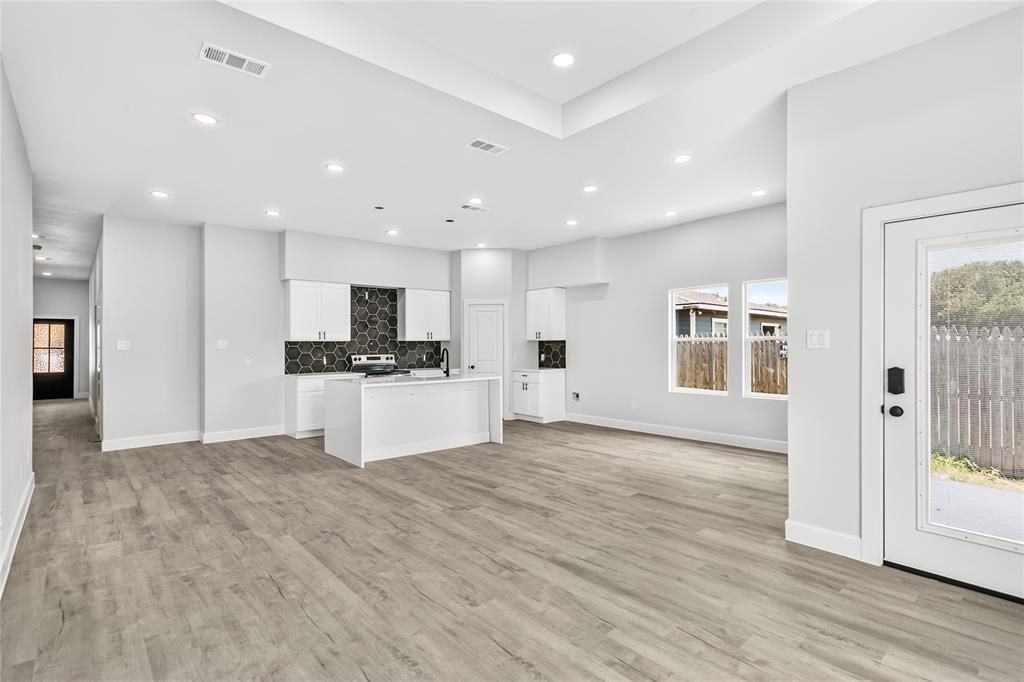 310 Dixon Street Property Photo 14