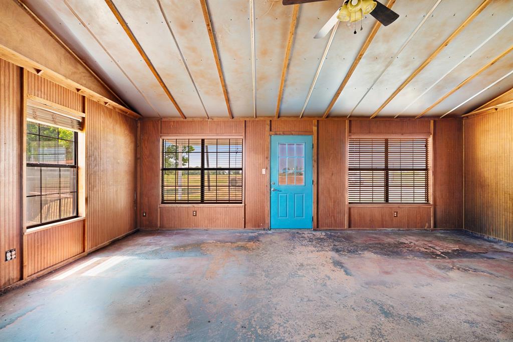 2107 S 19 & 24 Highway Property Photo 7