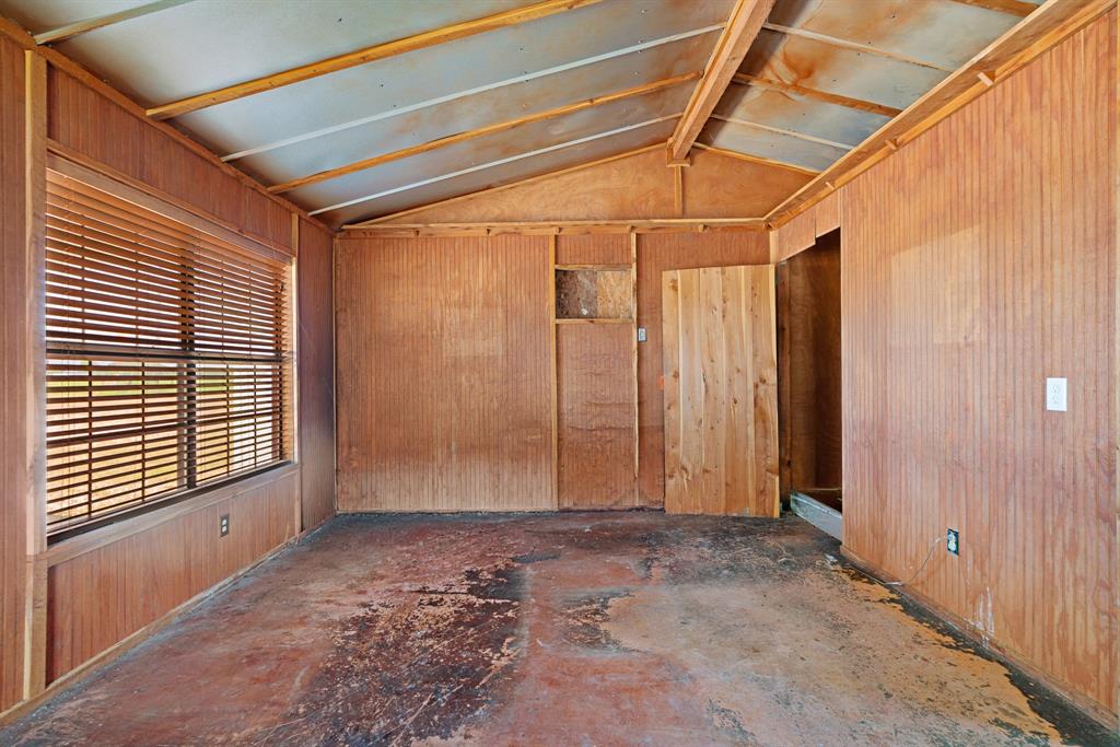 2107 S 19 & 24 Highway Property Photo 10