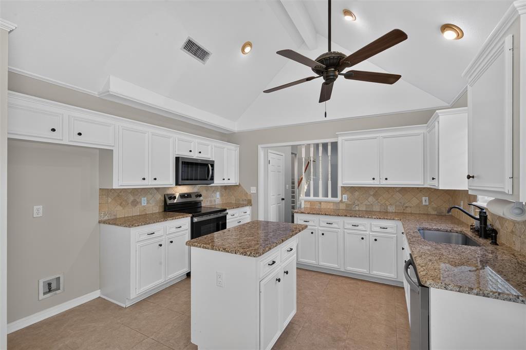 544 Honeygold Drive Property Photo 8