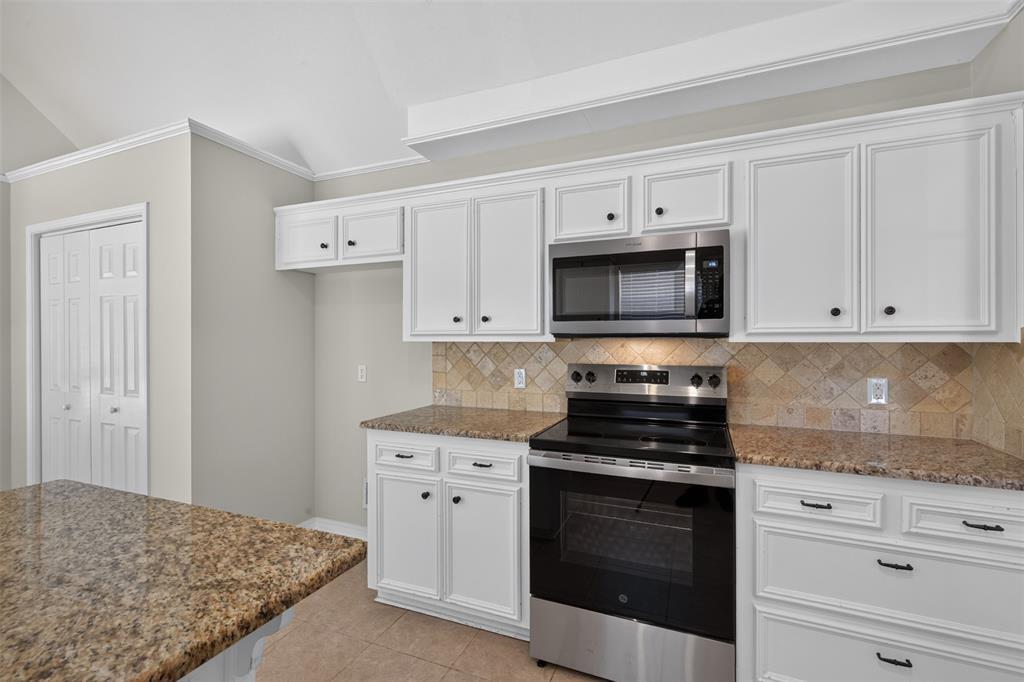 544 Honeygold Drive Property Photo 9
